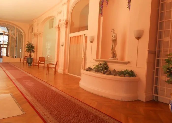 乐萨斯龙公寓 *