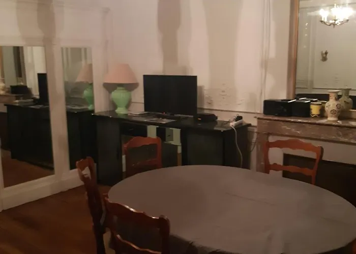 乐萨斯龙公寓 公寓 *